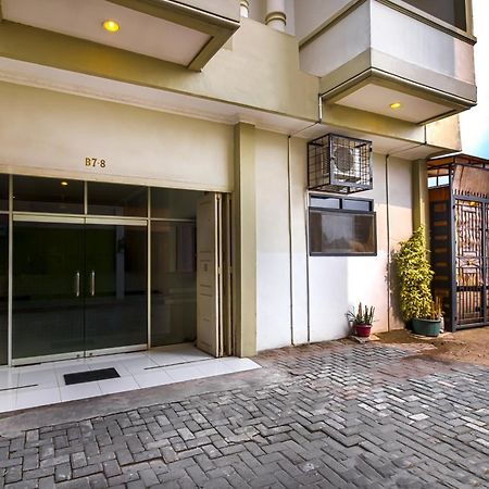 Hotel Carolina Transit Medan Exterior foto