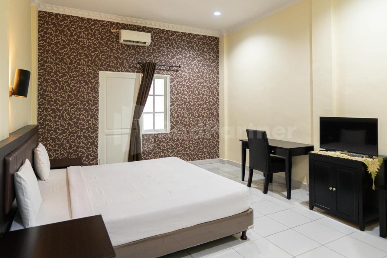 Hotel Carolina Transit Medan Exterior foto