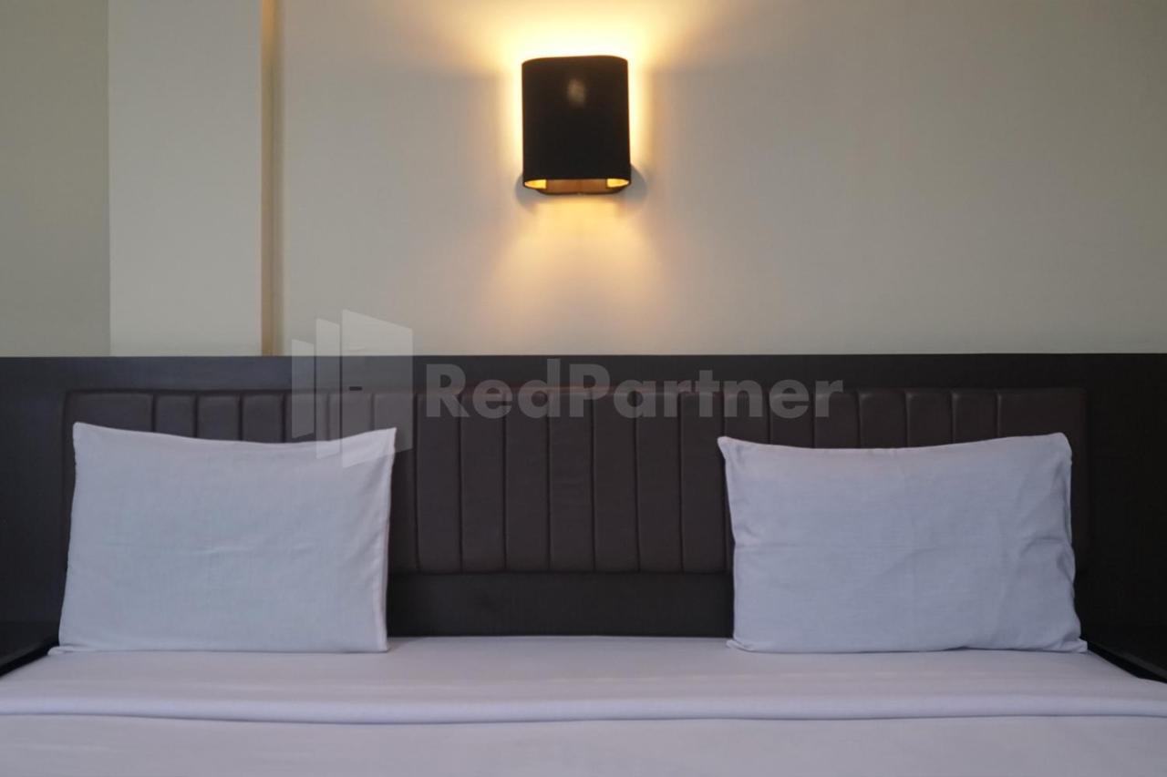 Hotel Carolina Transit Medan Exterior foto