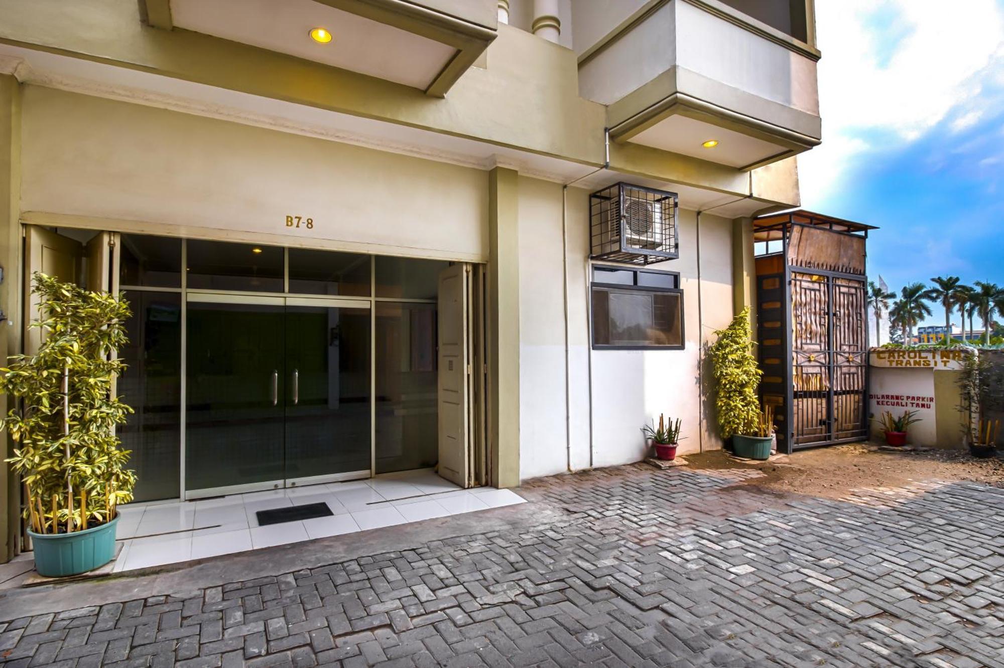 Hotel Carolina Transit Medan Exterior foto