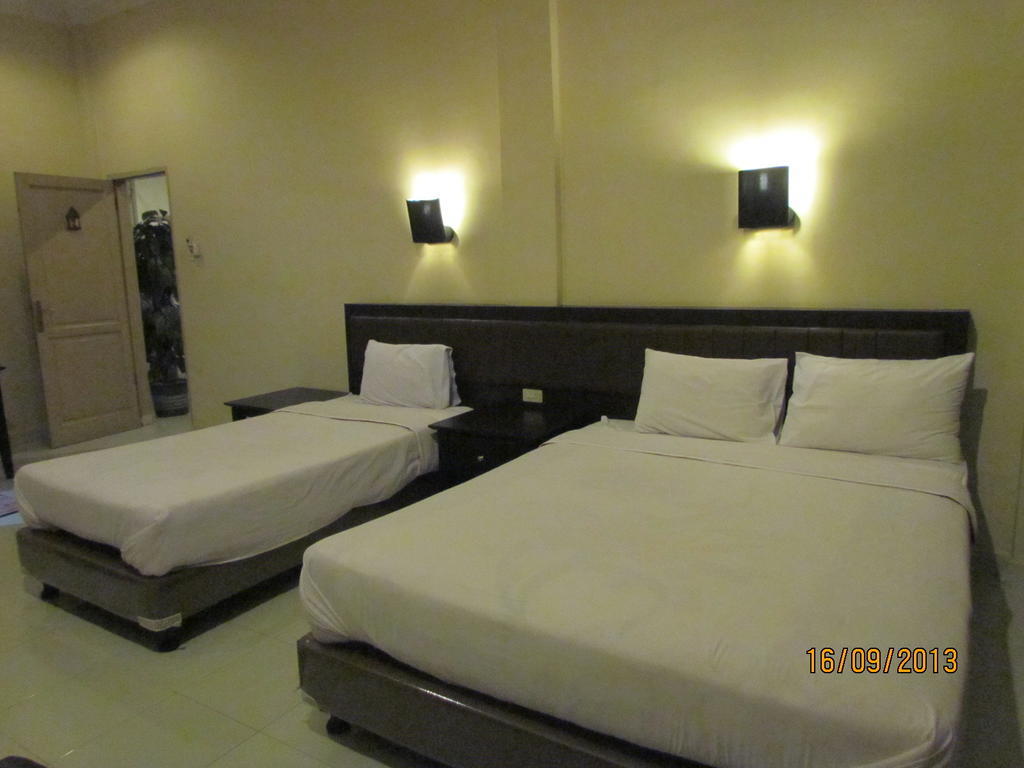 Hotel Carolina Transit Medan Zimmer foto