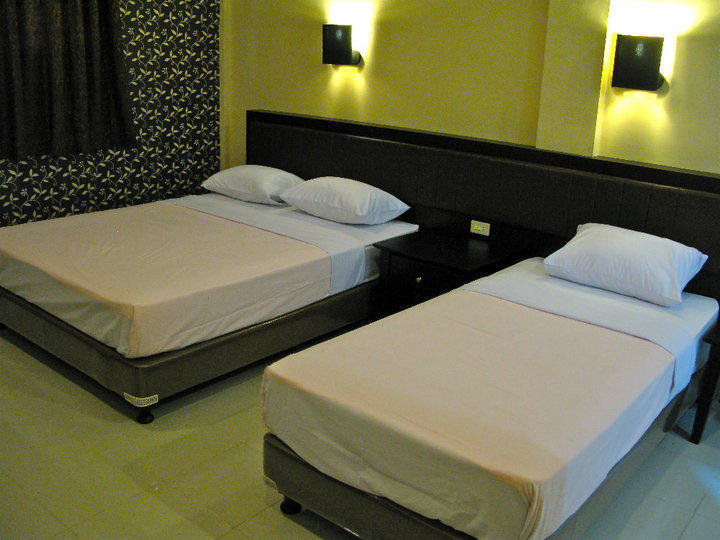 Hotel Carolina Transit Medan Zimmer foto