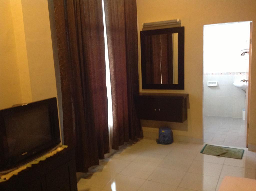 Hotel Carolina Transit Medan Exterior foto