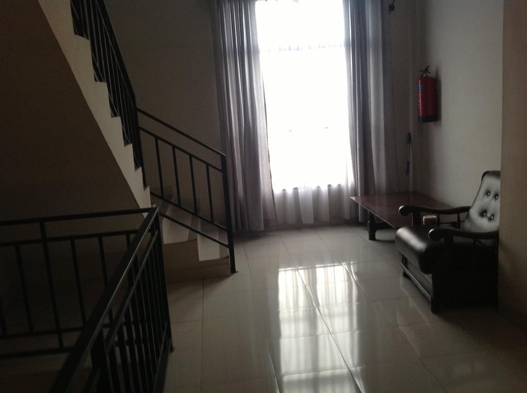 Hotel Carolina Transit Medan Exterior foto