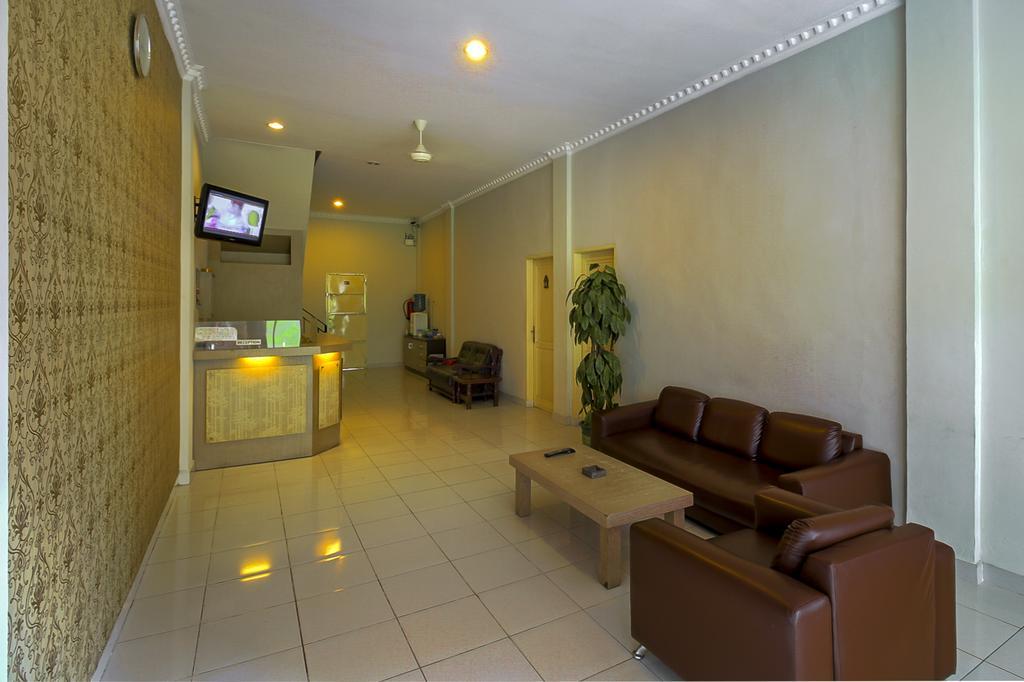 Hotel Carolina Transit Medan Exterior foto