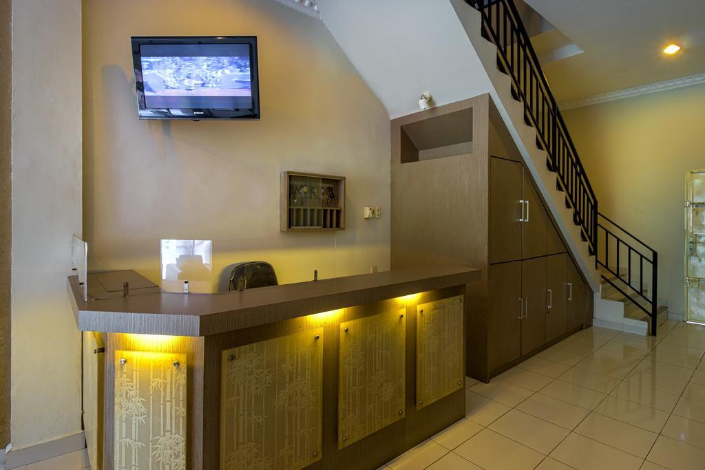 Hotel Carolina Transit Medan Exterior foto