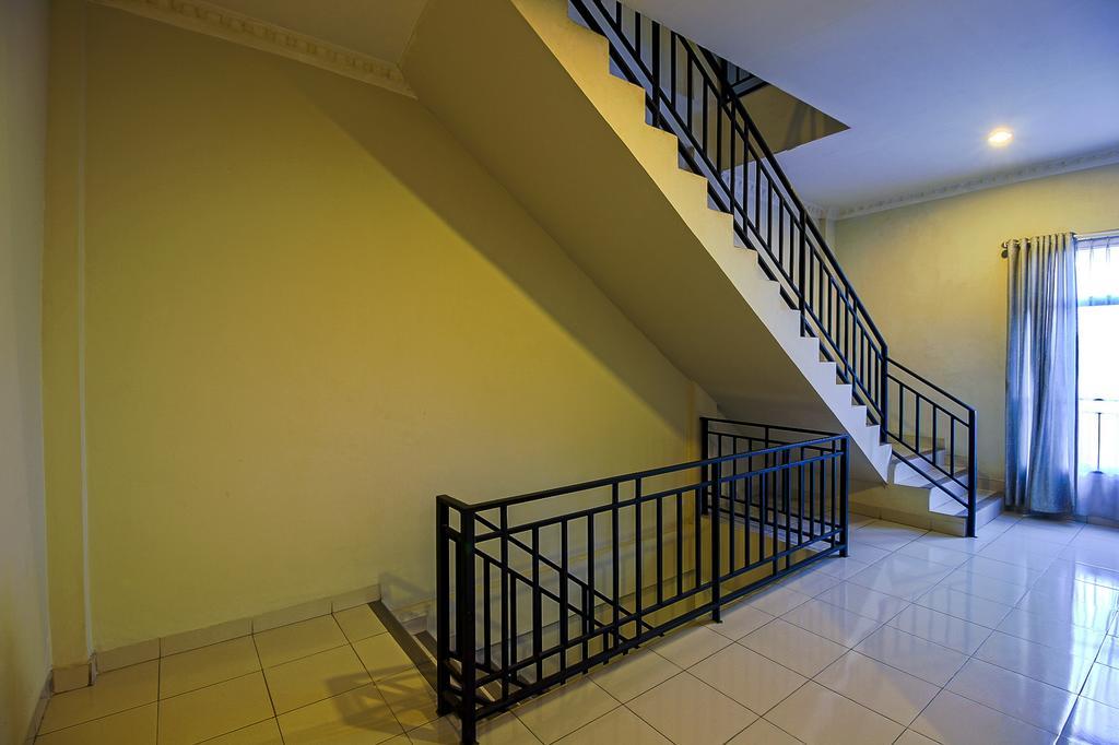 Hotel Carolina Transit Medan Exterior foto