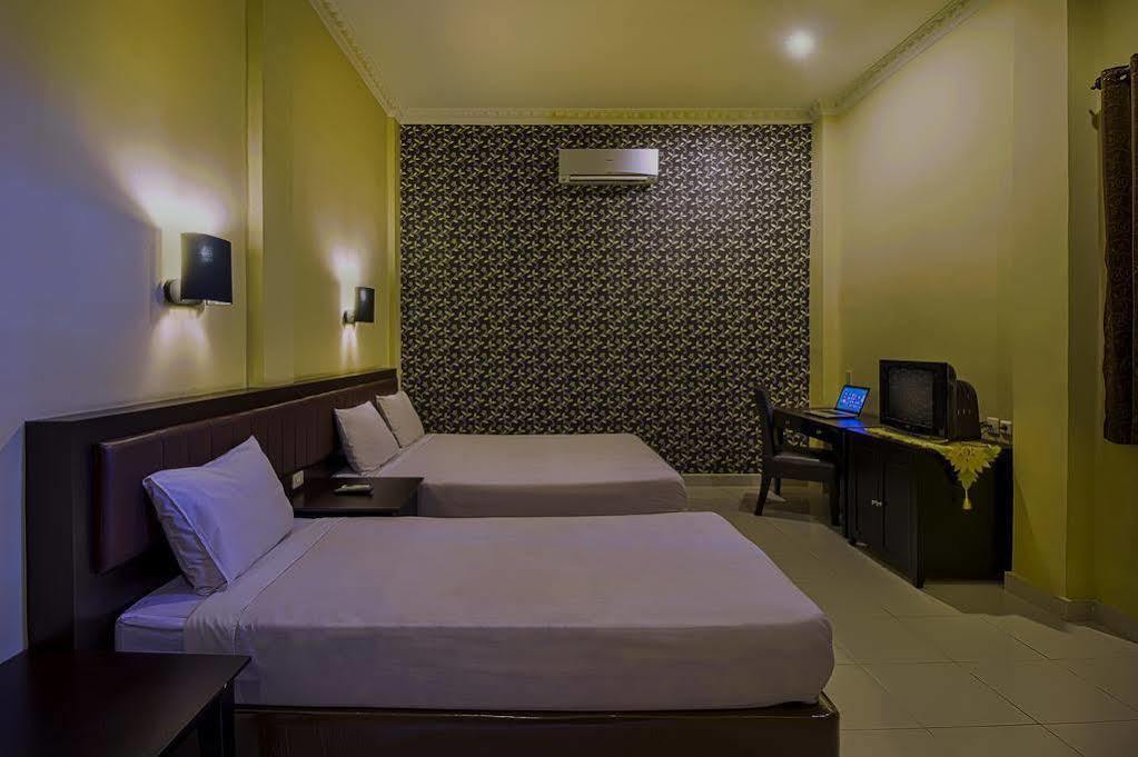 Hotel Carolina Transit Medan Exterior foto